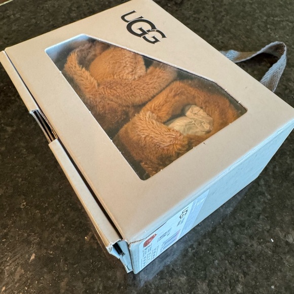 NIB UGG Tan Fuzzy Infant Booties - Picture 5 of 7